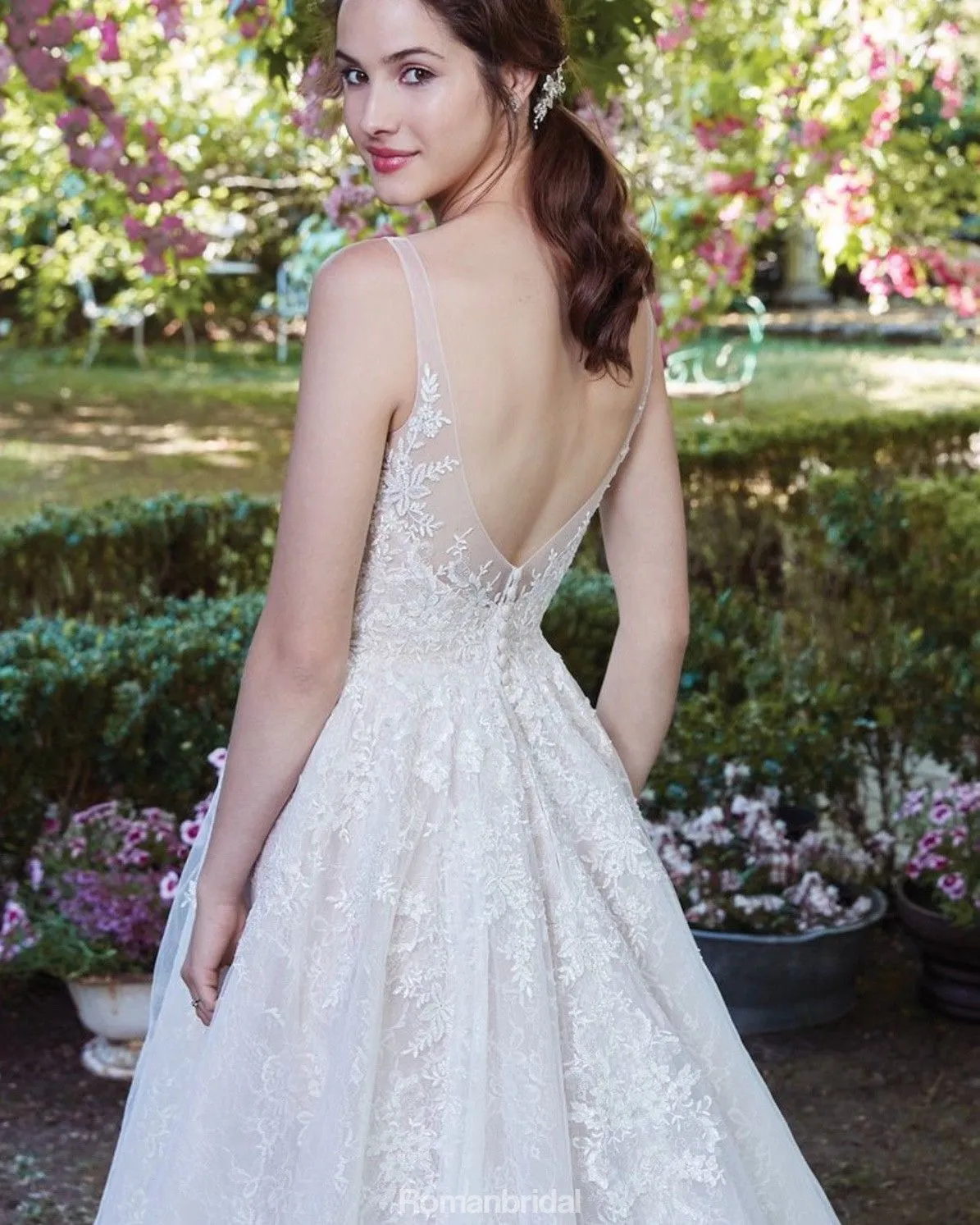 Brand new Embroidery V-neck Elegant Sleeveless Tulle Long Wedding Dress with train, WD0379