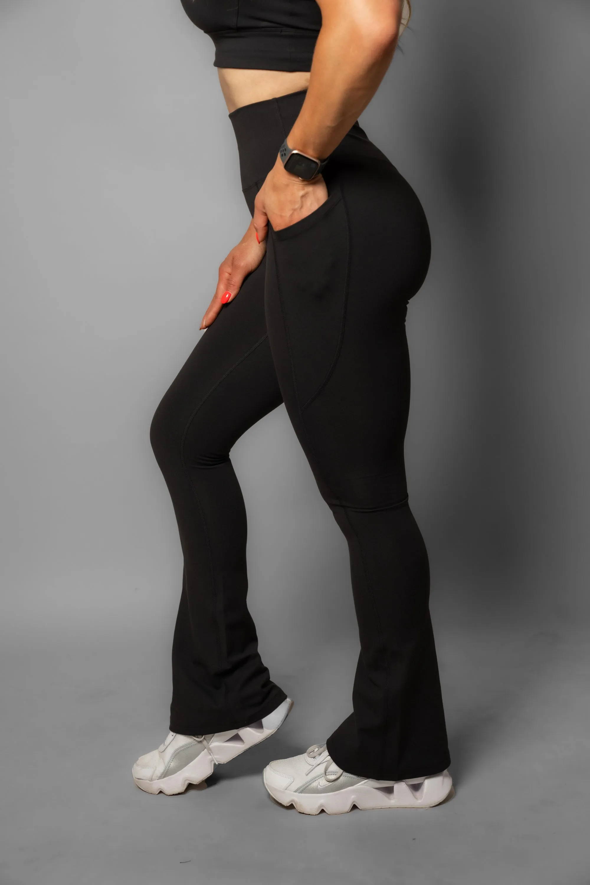 NEW Effortless Classic Flare Pocket Leggings - Black