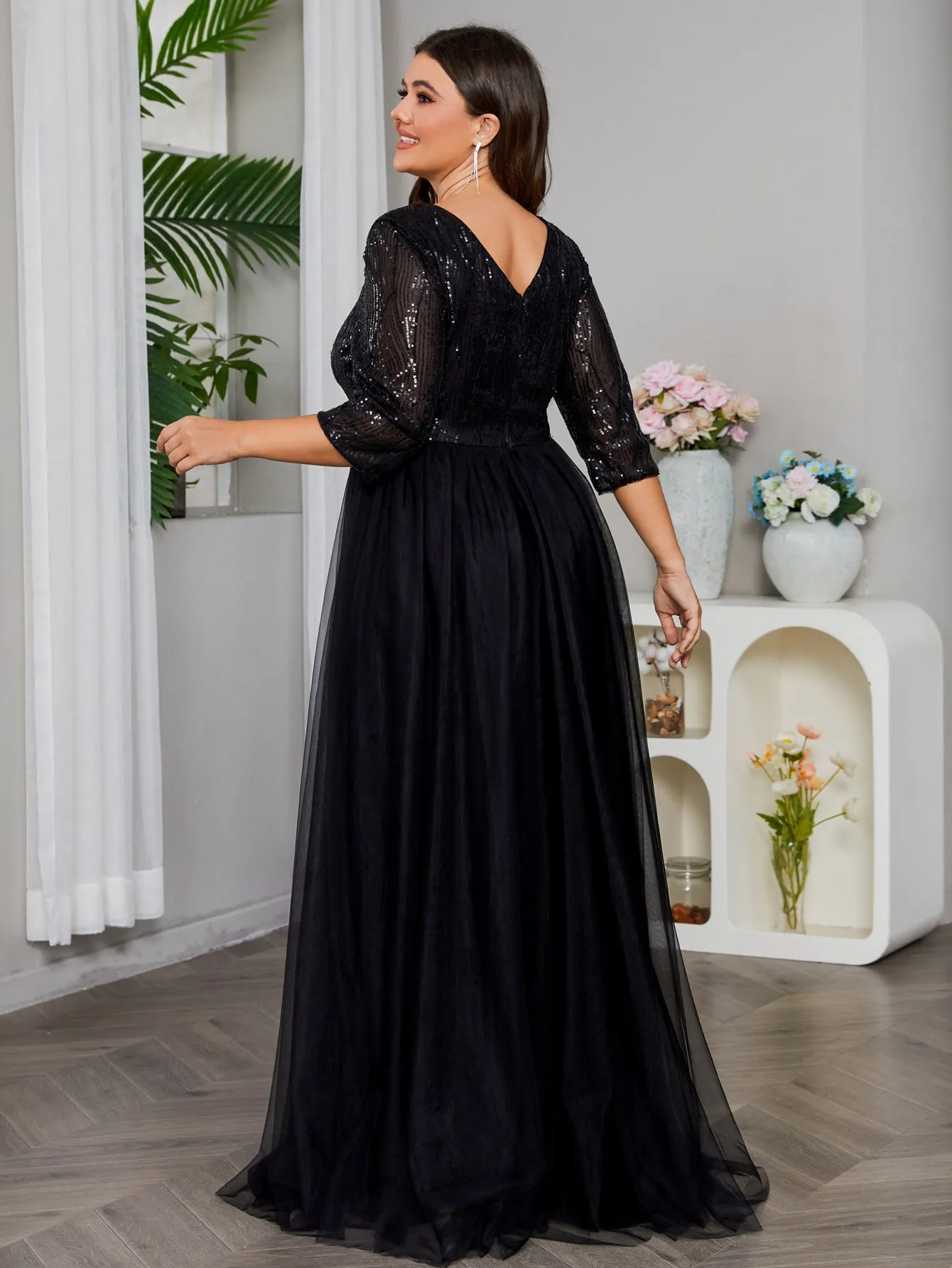 Women Plus Size V-neck Long Sleeve Sequins & Mesh Evening Dresses